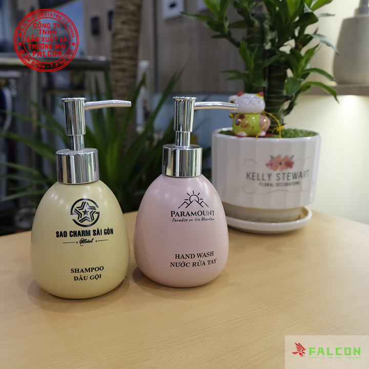 Bình dung dịch khách sạn