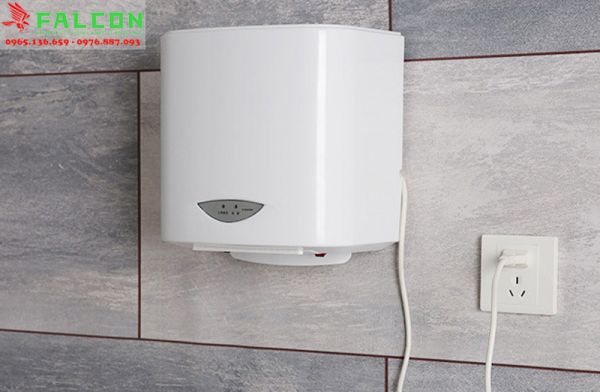 máy sấy tay tự động trong phòng tắm
