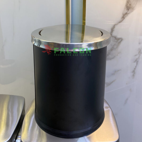 Thùng rác bập bênh