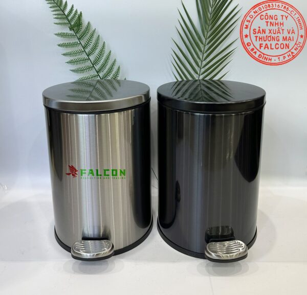 Thùng rác đạp chân